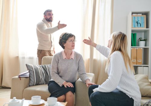 Familienkonflikte – was hilft, wenn Gespräche nicht mehr reichen?