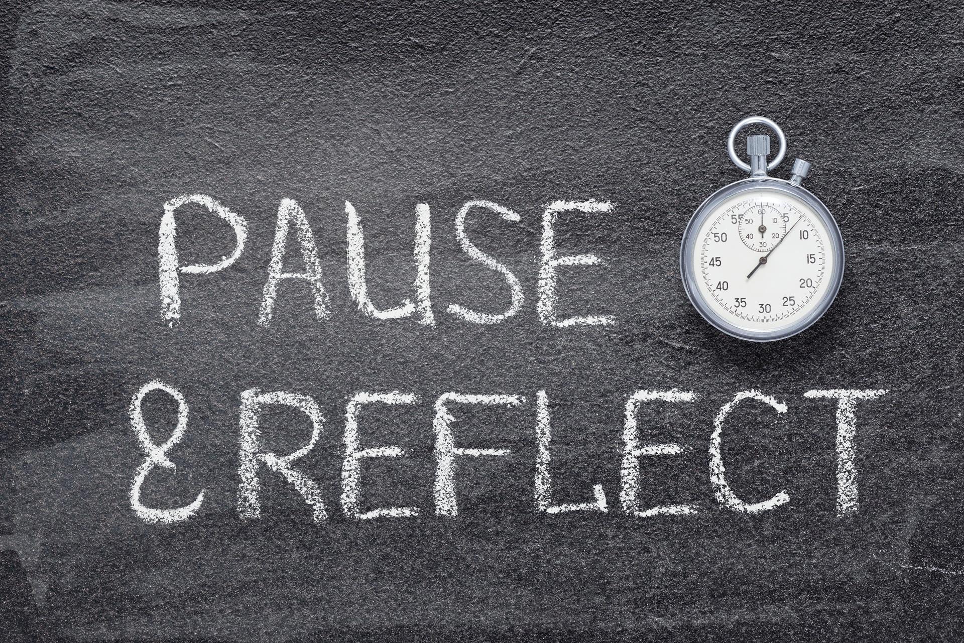 Stoppuhr mit Schrift Pause Reflect | Pflegehelfer Ausbildung
