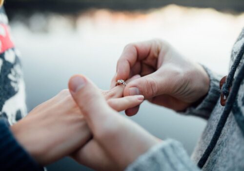 Ein Symbol, das bleibt – Was ewige Bindung psychologisch auslöst